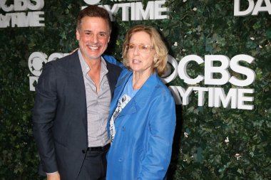 Christian Leblanc, Elizabeth Hubbard