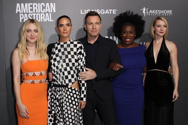 Dakota Fanning, Ewan McGregor, Jennifer Connelly, Uzo Aduba, Valorie Curry — Stockfoto