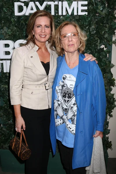 Martha Byrne, Elizabeth Hubbard — Stockfoto