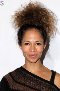 aktris Sherri Saum