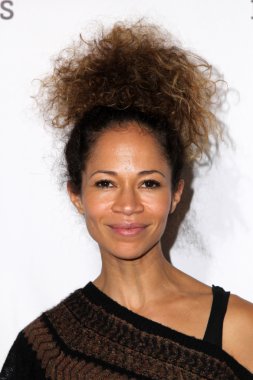 aktris Sherri Saum