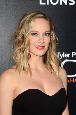 aktris Danielle Savre