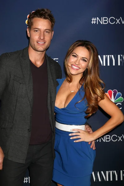 Justin Hartley, Chrishell Stause — Foto de Stock