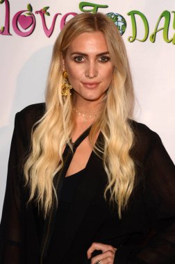 şarkıcı Ashlee Simpson
