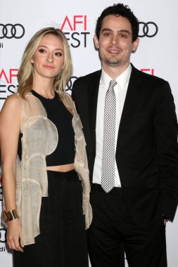 Konuk, Damien Chazell