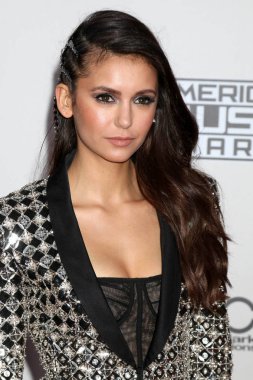 Oyuncu Nina Dobrev