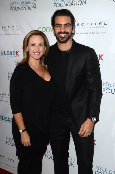 Marlee Matlin, Nyle Dimarco — Foto de Stock