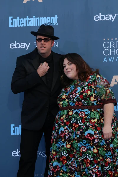 Chrissy Metz con Chris Sullivan — Foto de Stock