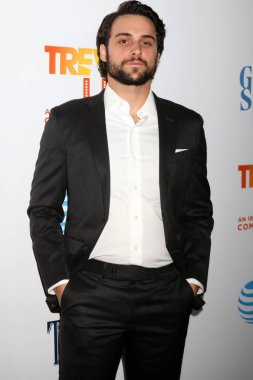 aktör Jack Falahee