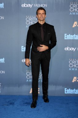 oyuncu Cameron Mathison