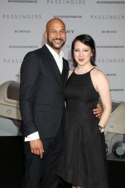 Elisa Pugliese anahtarla Keegan-Michael