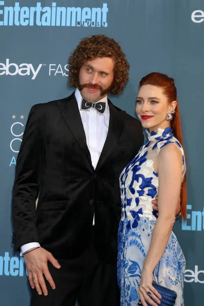 Kate Gorney med Tj Miller — Stockfoto