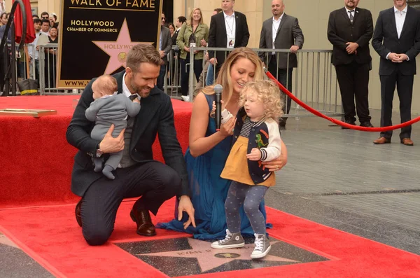 aktör Ryan Reynolds ile aile
