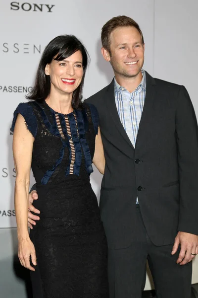 Actriz Perrey Reeves con invitado — Foto de Stock