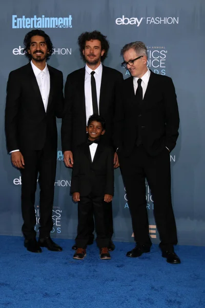 Dev Patel, Garth Davis, słoneczny Pawar, Luke Davies — Zdjęcie stockowe