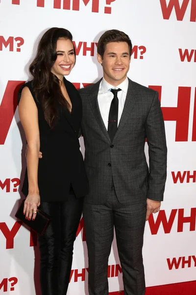 Chloe Ponti con Adam Devine — Foto Stock