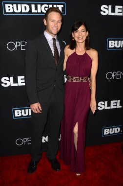 konuk oyuncu Perrey Reeves'le