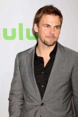 aktör Tommy Dewey