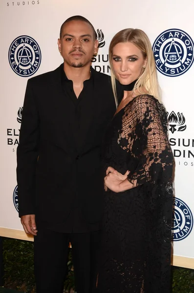 Evan Ross, Ashlee Simpson — Stockfoto