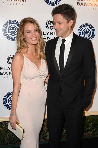 Ashley Hinshaw, Topher Grace — Zdjęcie stockowe