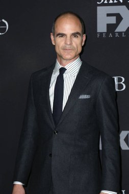 aktör Michael Kelly