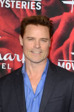 aktör Dylan Neal