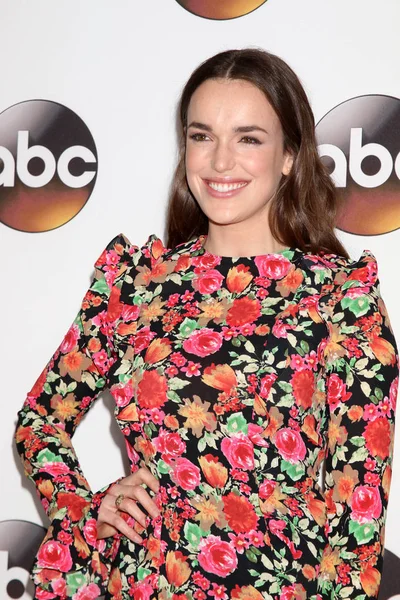 Skådespelerskan Elizabeth Henstridge — Stockfoto