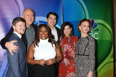 aktörler Steven Boyer, John Lithgow, Nick D'Agosto ve aktrisler Sherri Shepherd, Krysta Rodriguez, Jayma Mayıs