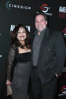 aktör David Benedict ve Maria Arevalo