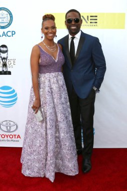 oyuncu Ryan Michelle banyo ve Sterling Brown