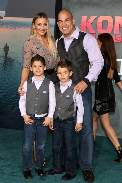 Girlfriend, Tito Ortiz, sons — Stock Photo, Image