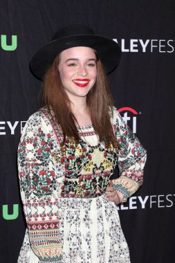 aktris Renee Felice Smith