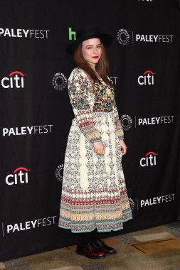 aktris Renee Felice Smith