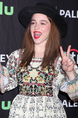 aktris Renee Felice Smith