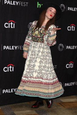 aktris Renee Felice Smith