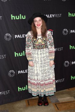 aktris Renee Felice Smith