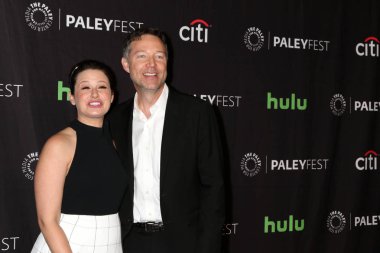 Katie Lowes ve George Newber