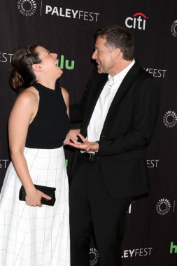 Katie Lowes ve George Newber