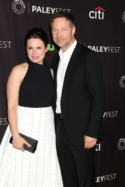 Katie Lowes e George Newber — Fotografia de Stock