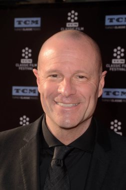 oyuncu Pierre Simenon