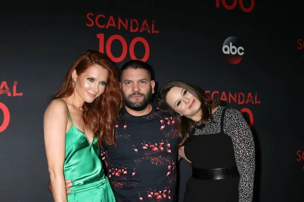 Darby Stanchfield, Katie Lowes, Guillermo Diaz — Stock Photo, Image