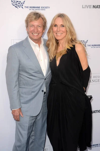 Nigel Lythgoe, Alana Stewart — Foto de Stock