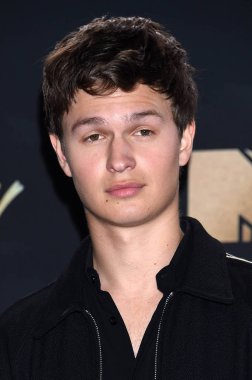 sinema oyuncusu Ansel Elgort