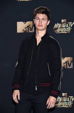 sinema oyuncusu Ansel Elgort