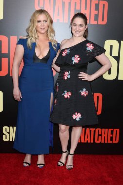 Amy Schumer, Kim Caramele