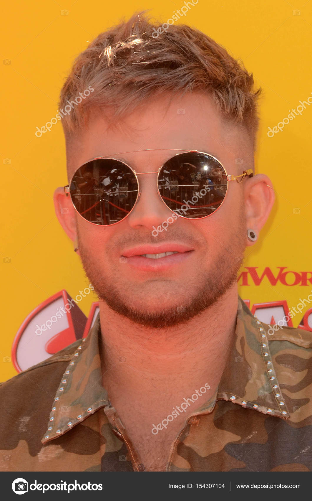 Певец Адам Ламберт – Стоковое Редакционное Фото © S_bukley #154307104