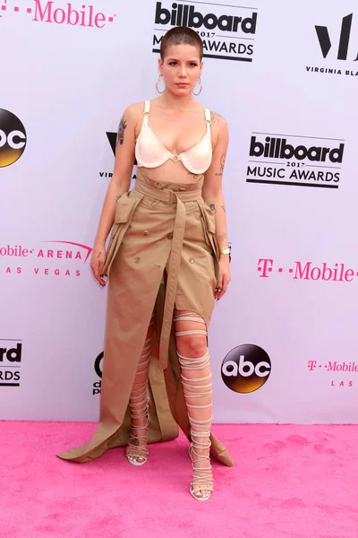 Halsey w 2017 Billboard Awards przylotów — Zdjęcie stockowe
