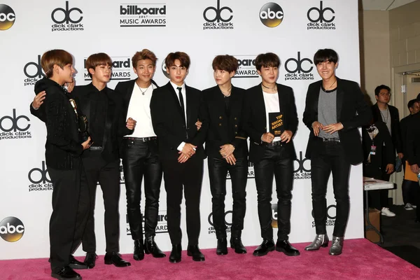 BTS en la sala de prensa de los Premios Billboard 2017 — Foto de Stock