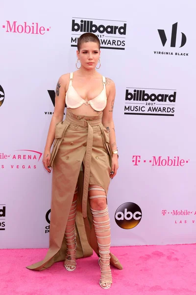 Halsey w 2017 Billboard Awards przylotów — Zdjęcie stockowe