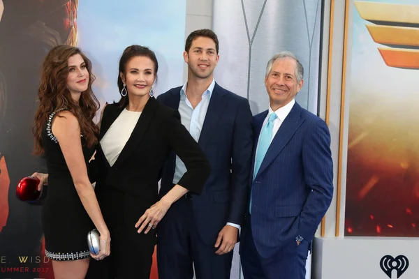 Jessica Altman, Lynda Carter, James Altman, Robert A Altman — Stock Photo, Image